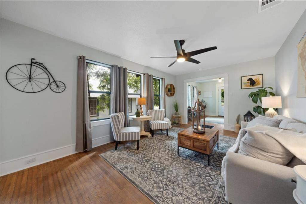 The Pinewood House Villa Waco Luaran gambar